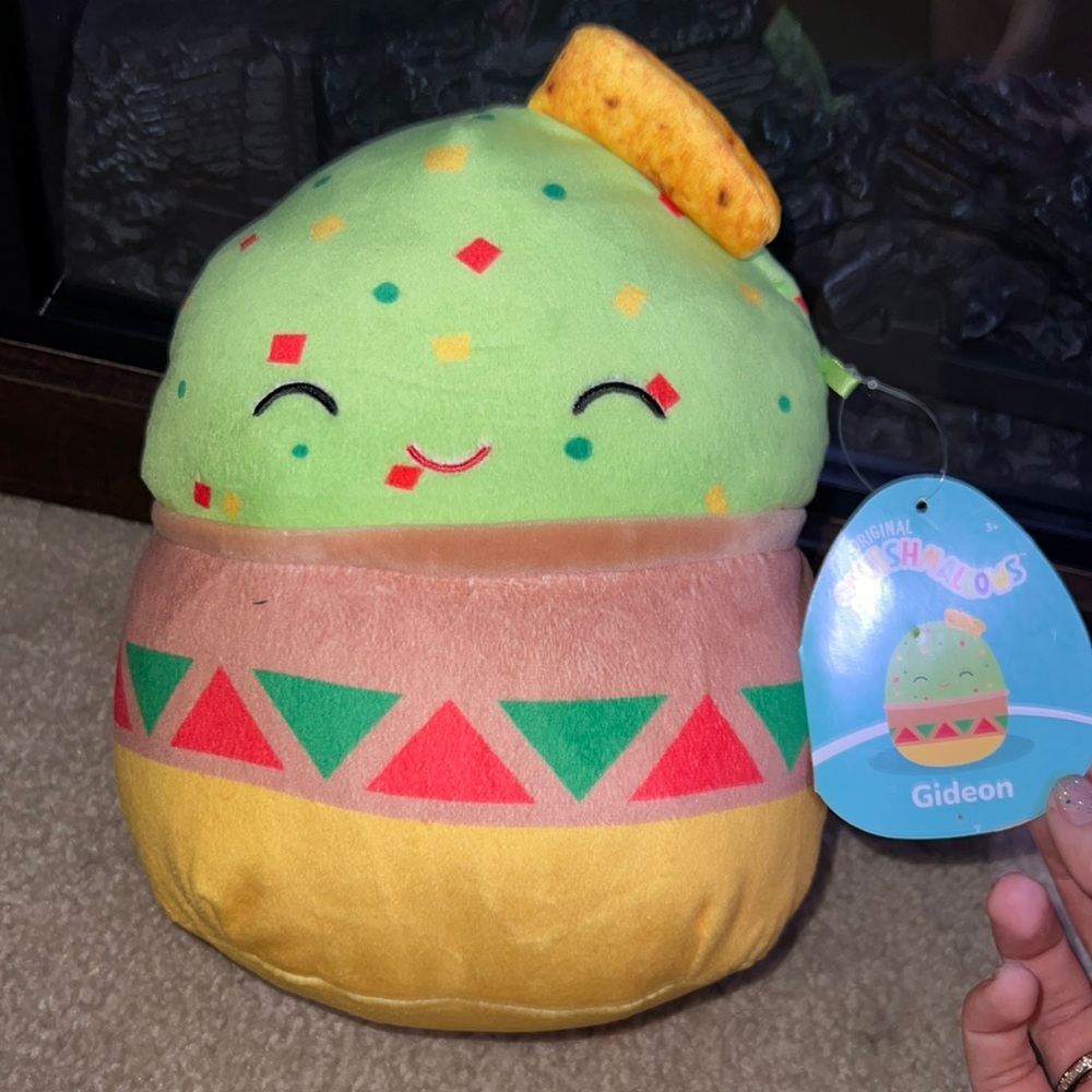💕NWT squishmallow gideon the guac 8”